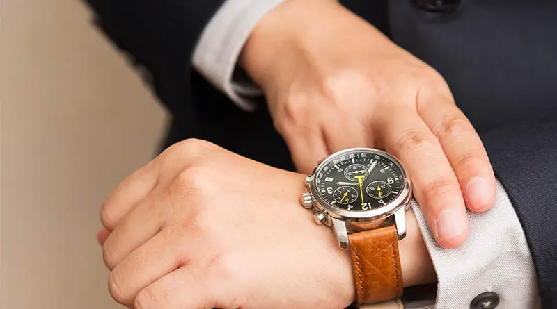 How to wear a watch with suit