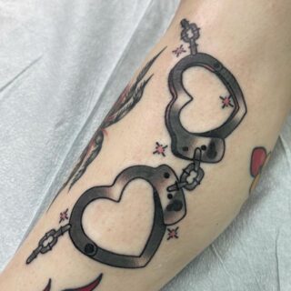 Close Heart Shaped Shackles