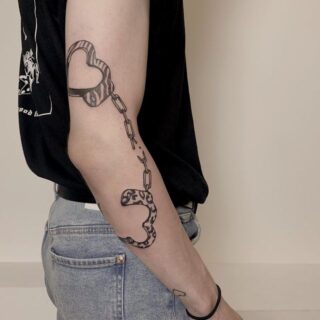 heart shaped Chain tattoo