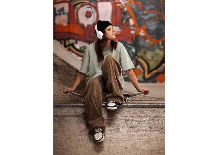 girl wearing grey oversize tee with brown jogger